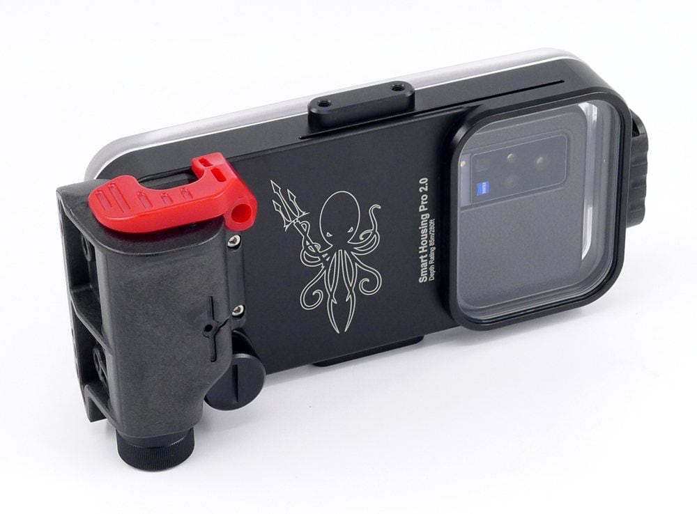 Kraken Smartphone Housing can charge your phone whilst in the housing!